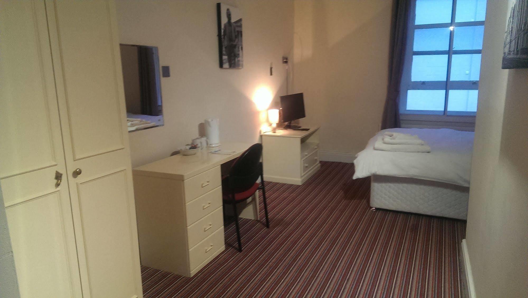 Huddersfield Hotel Luaran gambar